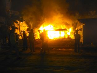 Lagi Asyik Nonton TV, Tau-tau Rumah Dilalap Api